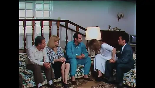 Все натуральные домохозяйки со шлюшками!