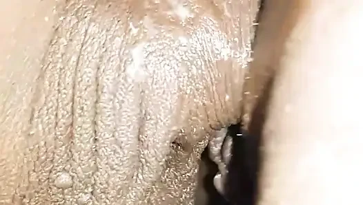 Aku berdiri dengan kontol besar ini dalam diriku