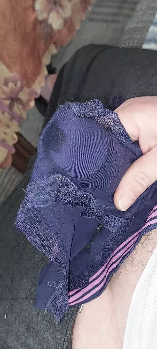 Bắn nước trong quần lót