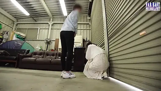 Çift ağızlı orgazm randevusunda her sıcak damlanın tadını çıkardıkça gırtlağına kadar alıyor - 1/4