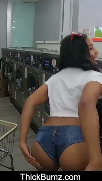 Bubble bumbum ébano bebê jenna foxx fode na lavanderia | Clipe 1