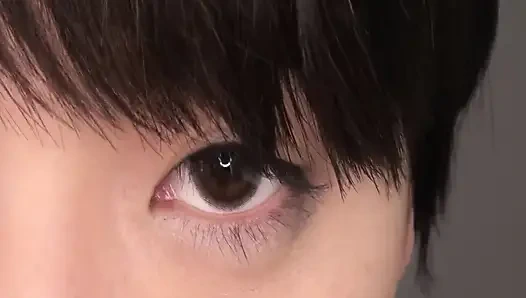 Si cantik rambut pendek tajam ai ungkap sisi sensitifnya dalam perjumpaan yang intim dan dalam banget