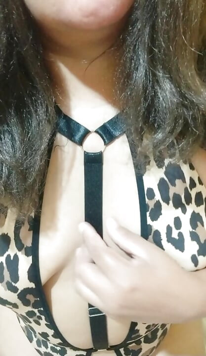 Latina with a Big Ass Finds Herself Alone at Her Friends' House and Takes Advantage of the Situation to Fuck Herself.