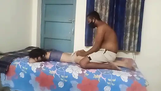Üvey erkek kardeş yanlışlıkla üvey kız kardeşini sert sikiyor