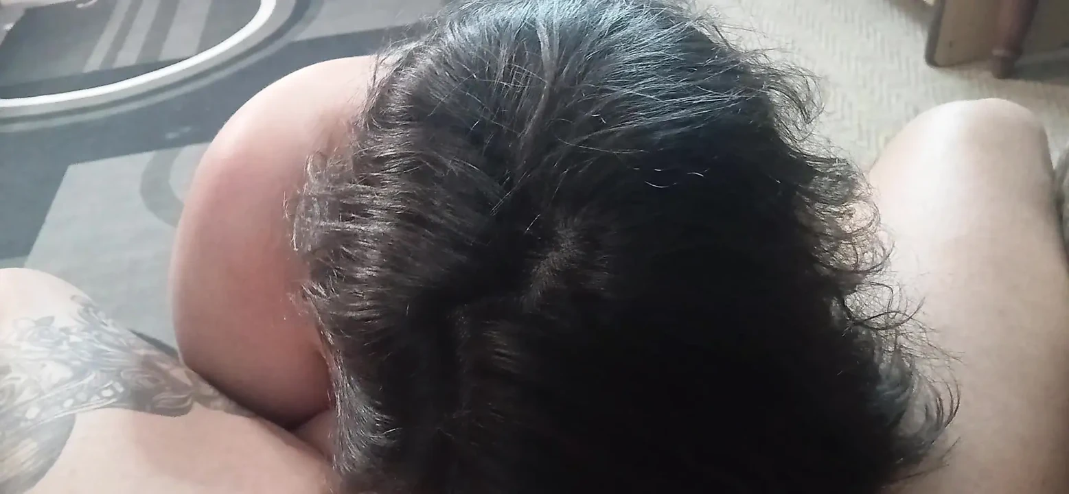 和我微胖继母的亲吻和前戏