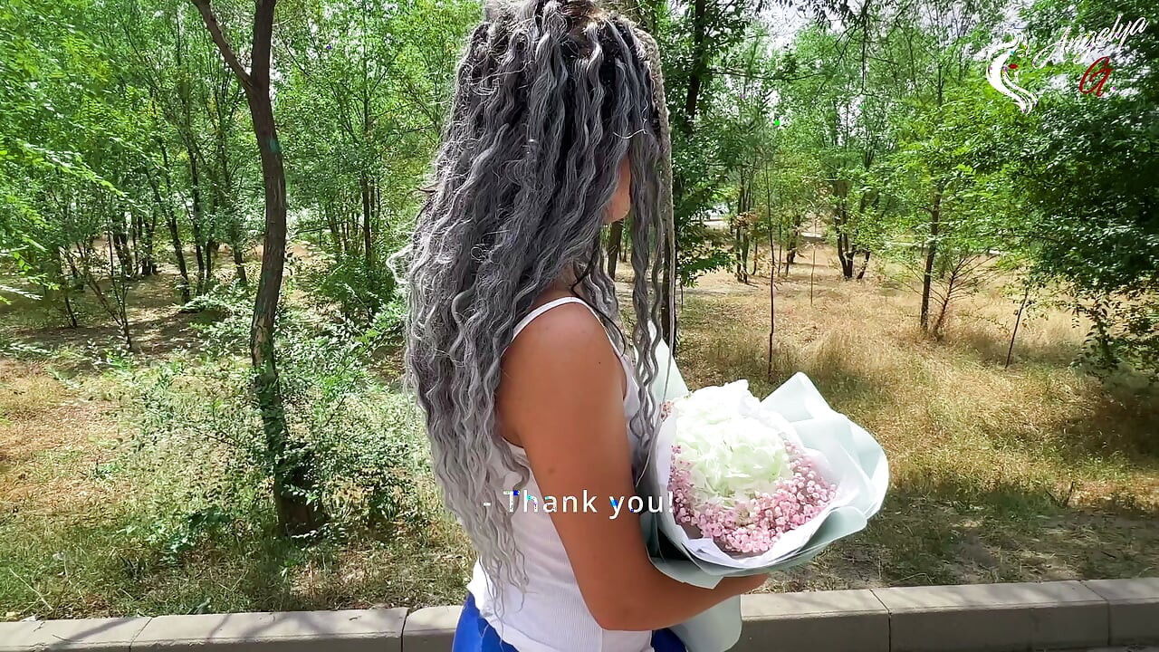 Acquaintance on street and fucked in home - She let herself get fucked for a bouquet of flowers.