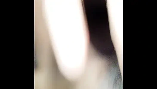 Cewek sange ini dientot habis-habisan di kamarnya di malam yang tak terduga