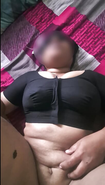 Sexy Desi Housewife in Black Blouse Hard Fucked & Pussy Creampied