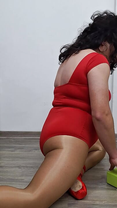 Ballet in red: Stretching, Flexibility and a vibrator