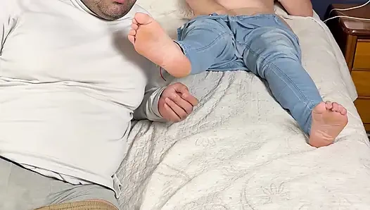 If I touch her feet she lets me fuck