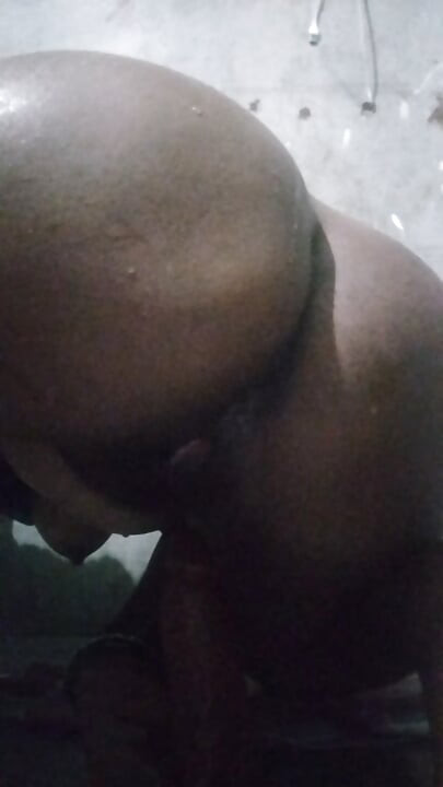 Bhabhi ne mujhe ghar pe massage kiya bhabhi ne dildo se sex kiya