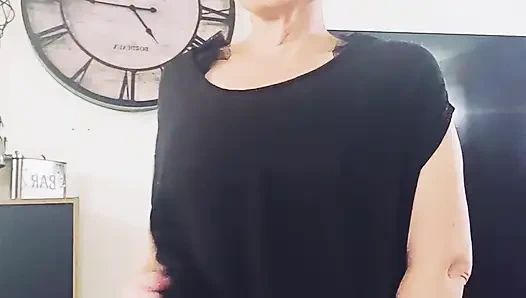 Я раздевается в кожаном нижнем белье для тебя, все, что мне нужно, это твоя.