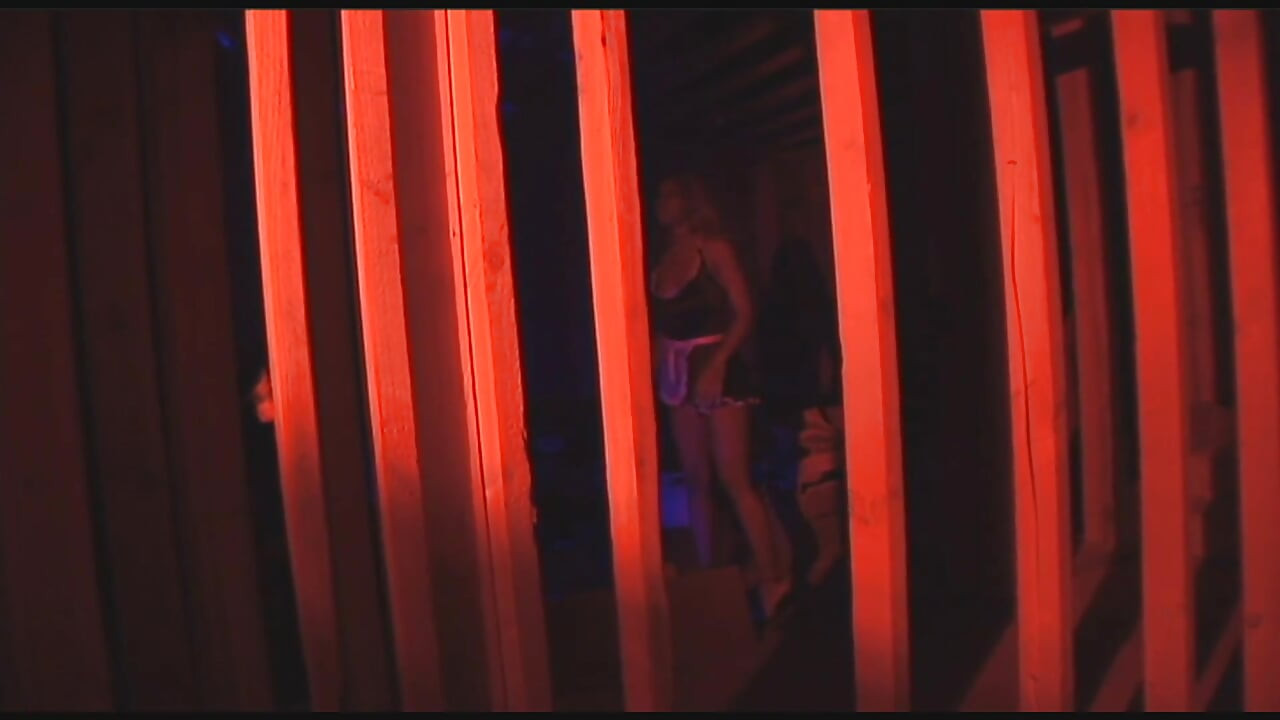 Une longue arrachée de Randy Teeny semble petite remplie de yaourt
