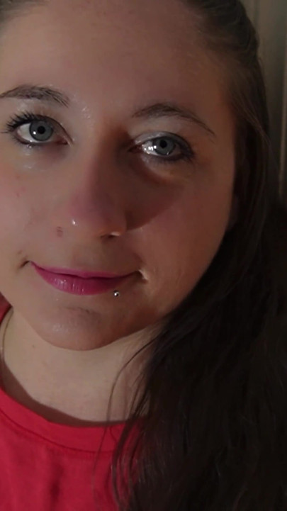 Femme infidèle, footjob et creampie