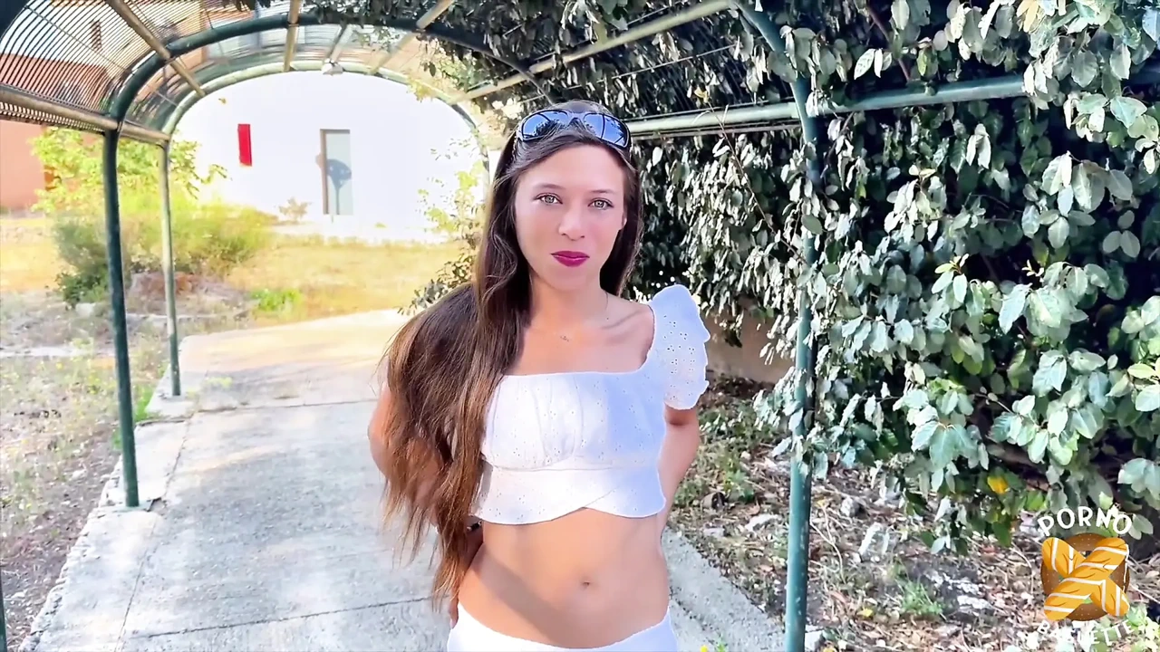 Lola, Pretty Girl, Wants to Get Banged Really Deeply