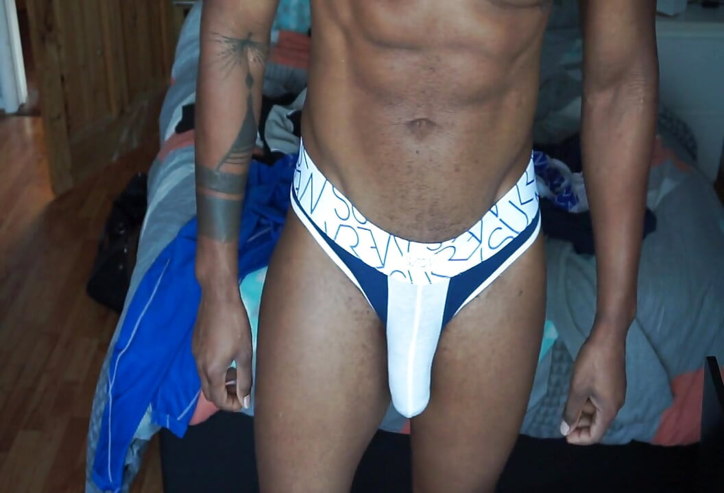 Probándose ropa interior
