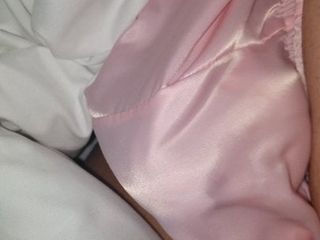 Tongkat sihir bebas genggam dan celana pendek merah muda