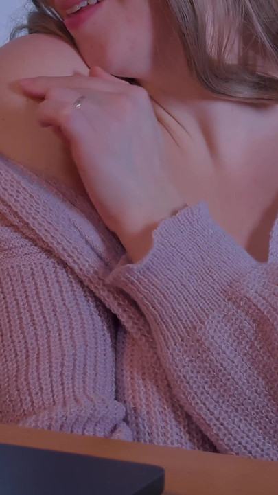 Horny Wife Teases Hubby on Business Trip via Steamy Chat - Fans Get Way More!