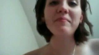 Amatoriale video di sesso nel dormitorio del college