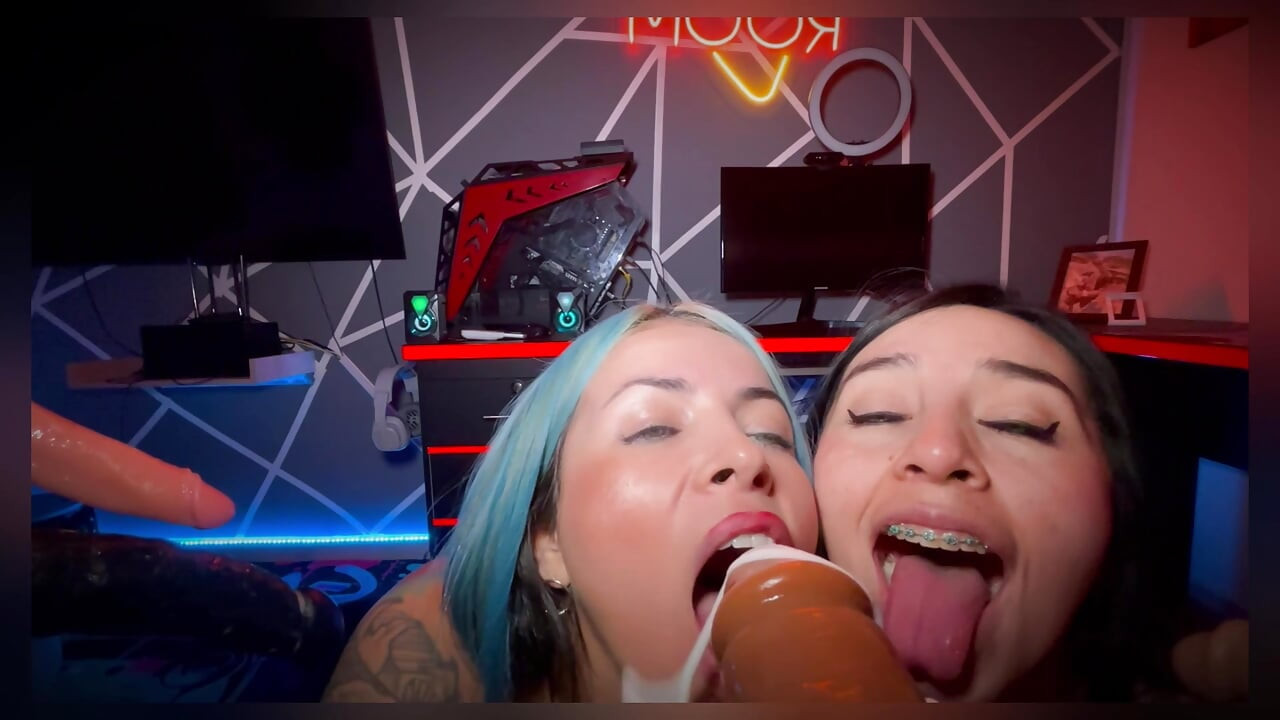 Orgia POV Com Dildos Da BBC E Duas Lésbicas Muito Excitadas - Sweetkimmi