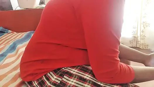 MILF, du hör mir wieder nicht zu, du musst jetzt mit mir spielen