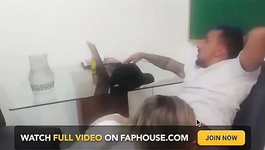 Шаловливая маленькая студентка съел мой хвост