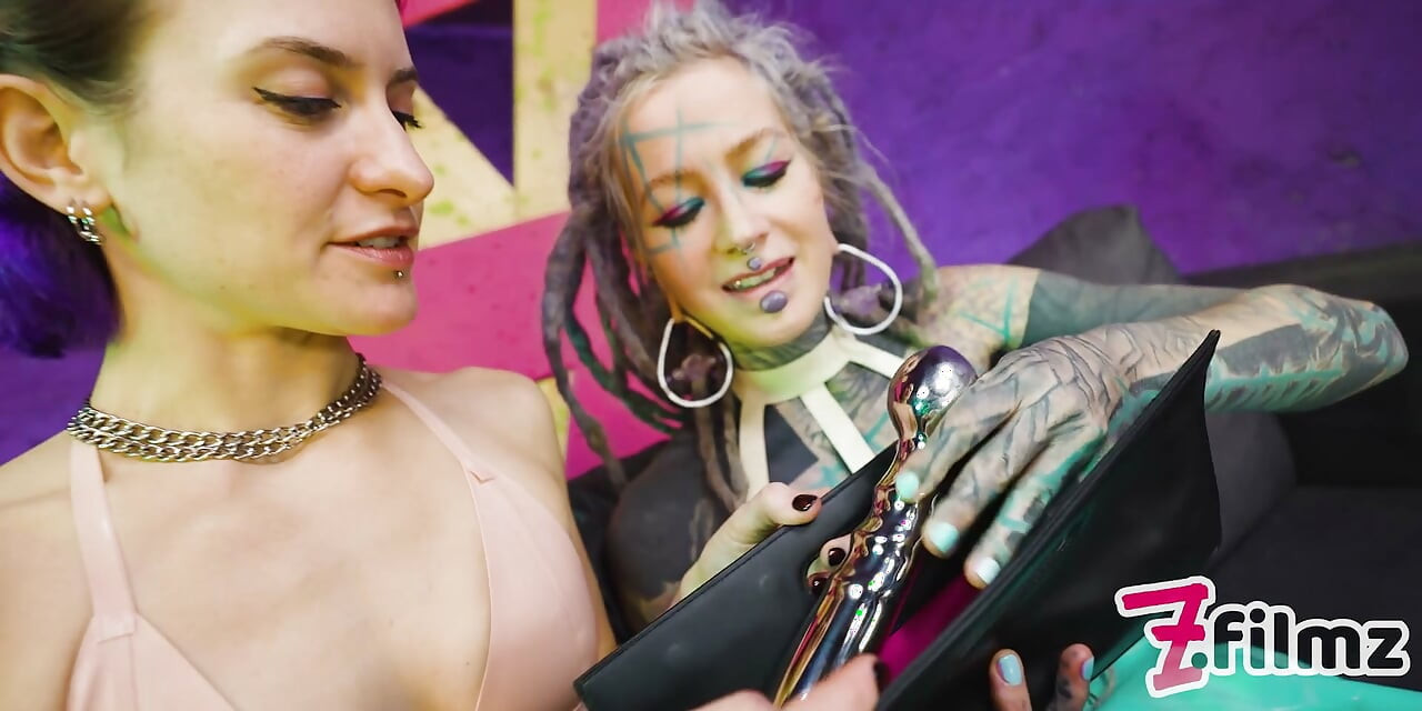 Double Ended Metal Dildo Fucking with Anuskatzz