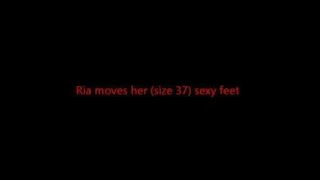 Ria moves her sexy (size 37) feet