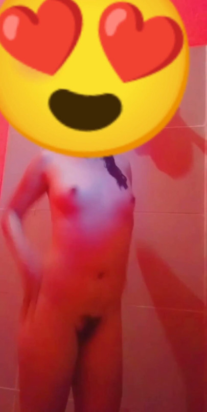 Bolivian girl naked in the shower | Clip 1