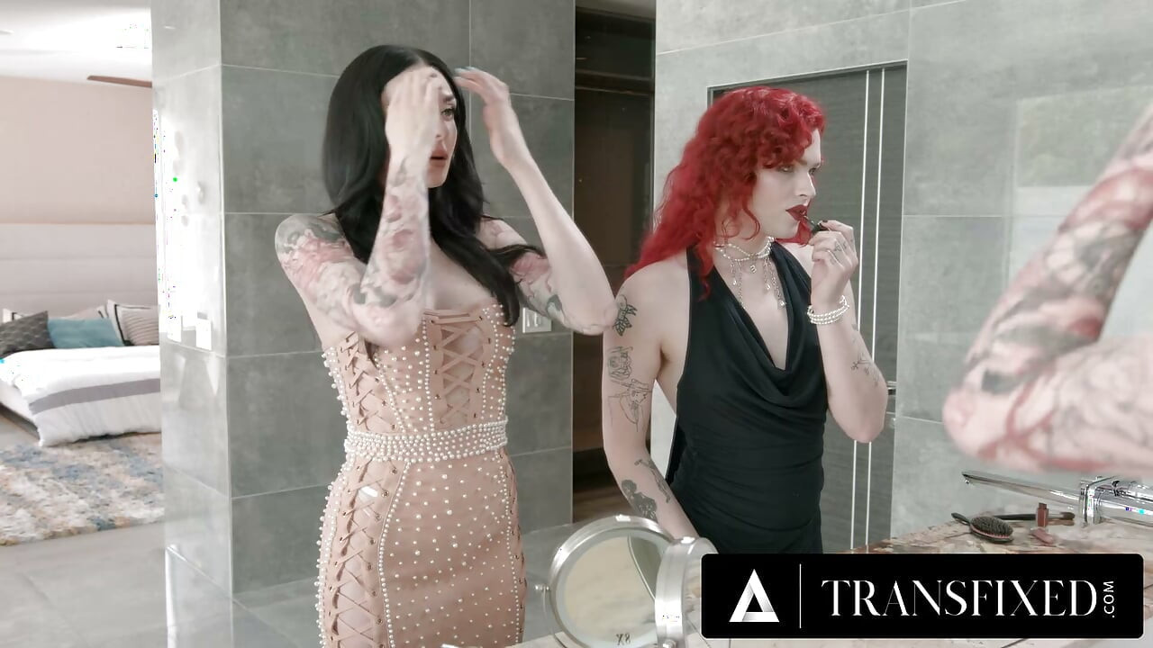 TRANSFIXED - Charlotte Sins Kıskançlık Pratiğini Sert Trans Sikişine Dönüştürüyor