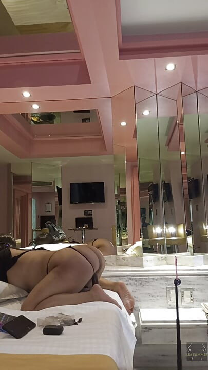 I masturbate during a hot video call with my stepson and insert a 22cm black dildo into my pussy.