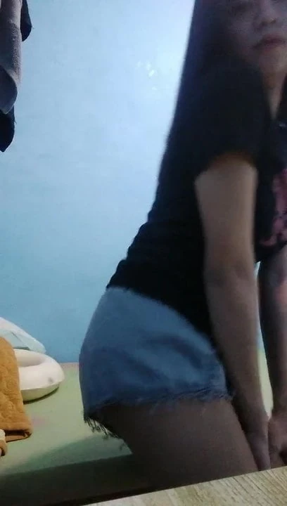 Young Filipina dance teased part 1