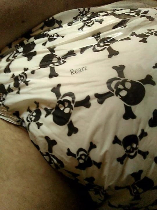 Wetting my diaper for Mommy
