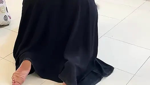 Arabian Big Ass Saudi Hotel Maid Clean My Room When I Was Masturbat on Bed!