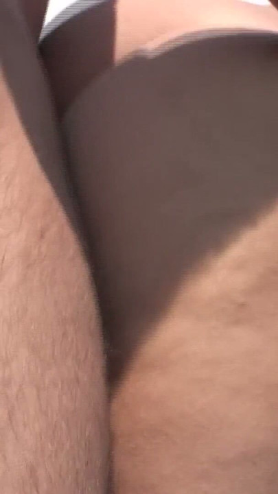 Poolboy napper liderlig teenager ved poolen, hun elsker sperm og hård fucking | Klip 3