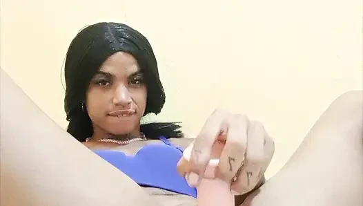 Linda Zendeya, dildosuyla mastürbasyon yapıyor ve fışkırana kadar