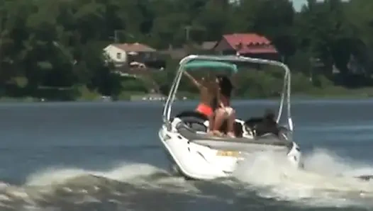 Drei junge schlampen auf der suche nach dem orgasmus