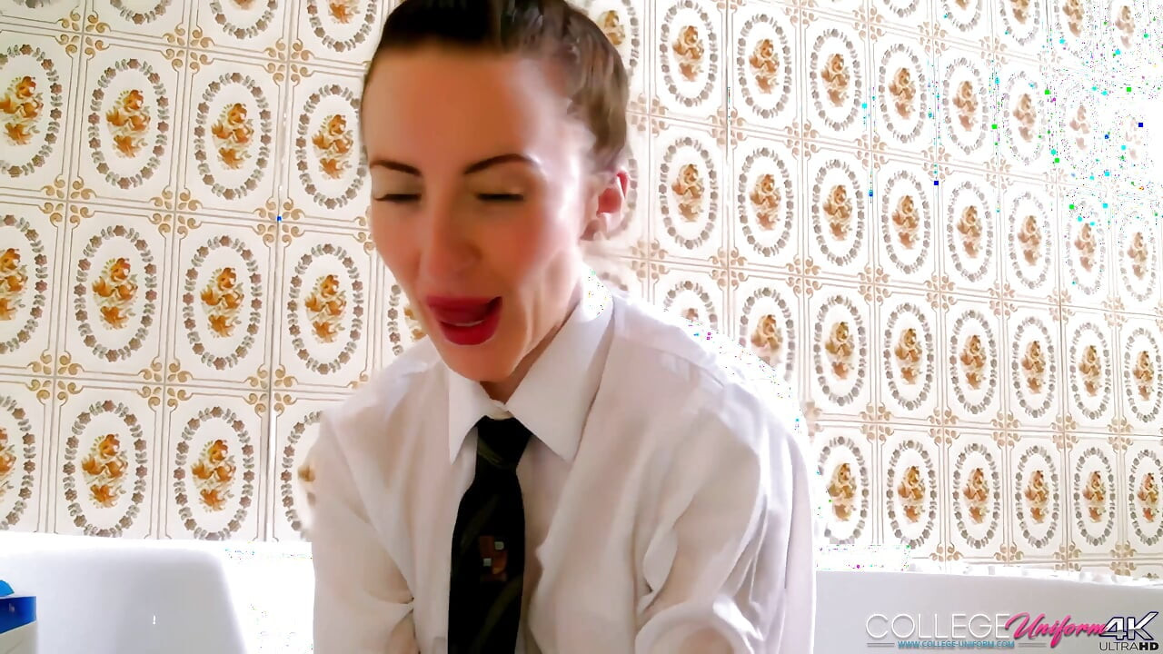 College Bath 1 เนื้อเรื่อง Sophia Smith