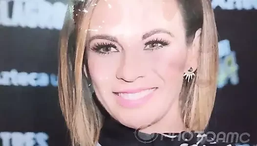 Beuty Ingrid Coronado için iki kez boşalıyor