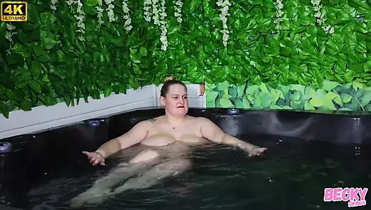 Becky Swings наслаждается пузырями и сливками из большого черного Mr_Mobydick