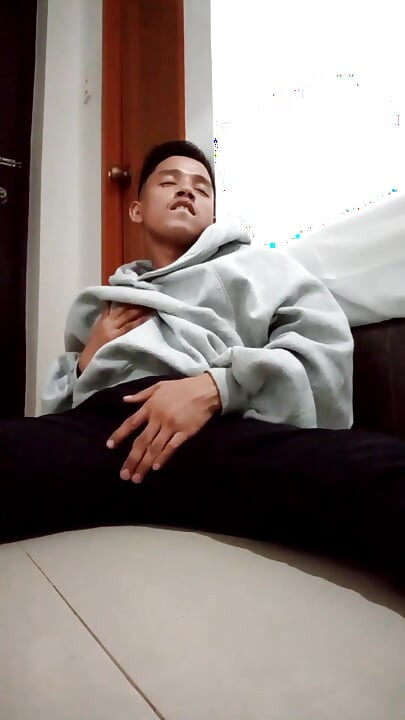 Super sexy Asia Top se masturbează pula lui mare pentru tine