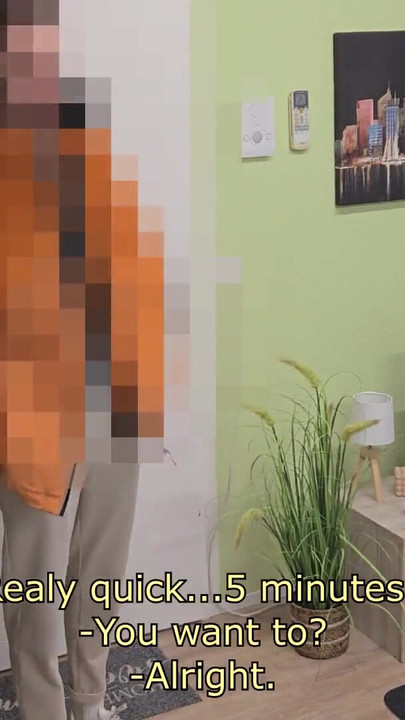 Nezaboravan trenutak iz "Strejt Twink studentska dostava hrane uvjerena da dobije pušenje"