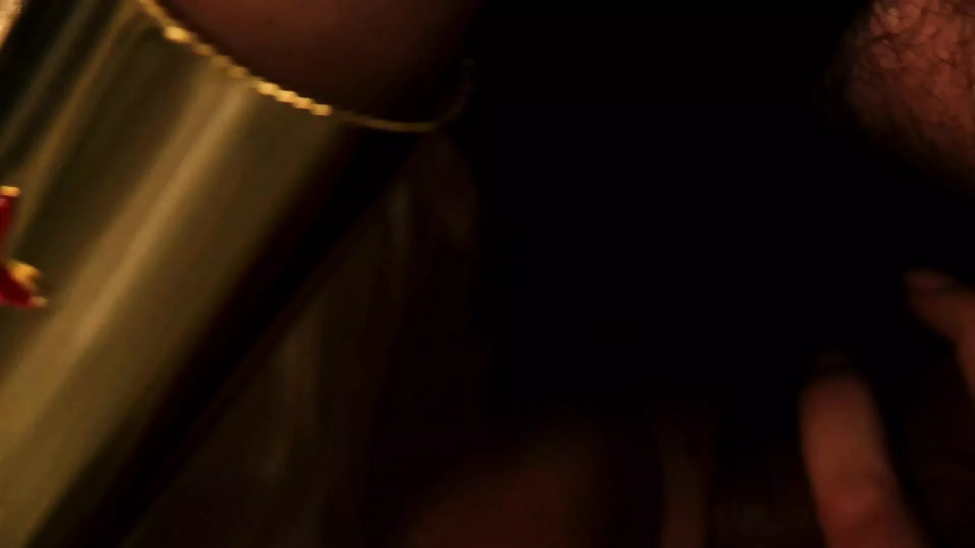 Andy San Dimas viene doppiamente scopata e riceve la faccia piena di sperma