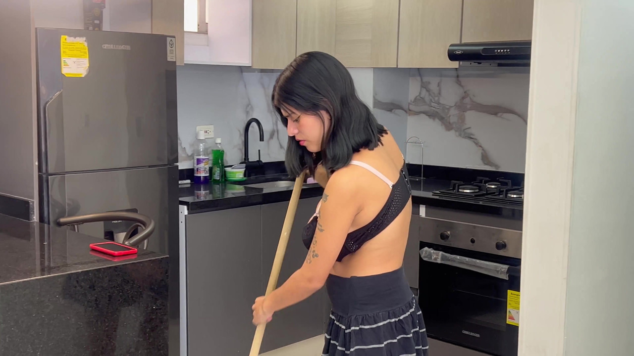 Horny Latina Drop Her Clothes to Get Fucked and Cummed