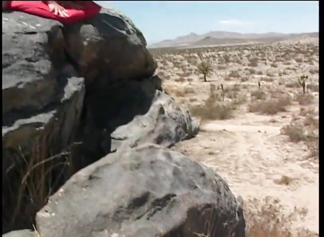 Big boobs blonde pussy fucking fingering in deserto