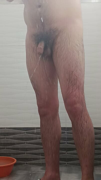 Foam, erection and pleasure in the shower