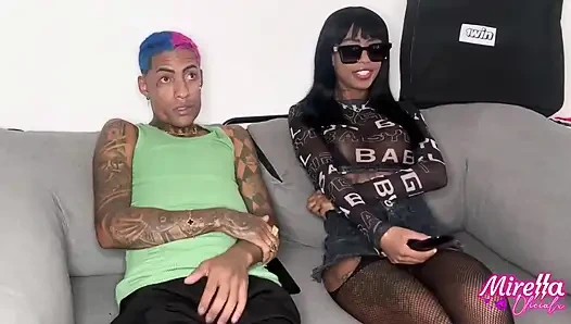 Мой друг не меняется каждый раз, когда приходит ко мне в гости, есть