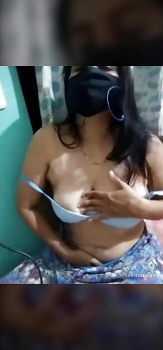 Hot desi milf mom doing live show boobs pressing