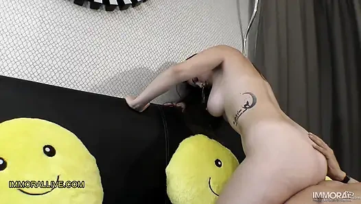 Мокрая киска тинки с большой шикарной задницей Taylee Wood заставляет звезду реалити-шоу кончить рано - сквиртующий гуру, 4k