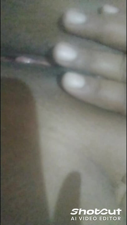 Desi bhabhi ji bani desi randi hui chut me khujli chaiyye chudai  ke liye taggda land